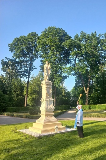 Breń. Poświęcenie odnowionej kapliczki