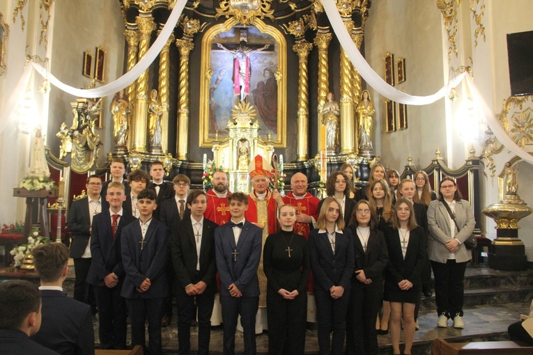 Bierzmowanie w kościele św. Jakuba w Tuchowie