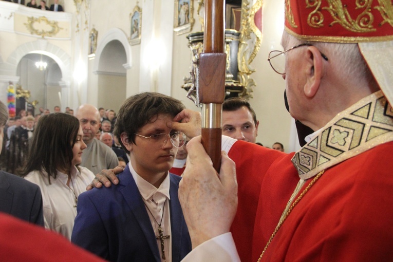 Bierzmowanie w kościele św. Jakuba w Tuchowie