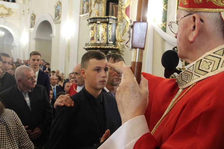 Bierzmowanie w kościele św. Jakuba w Tuchowie