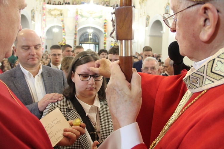 Bierzmowanie w kościele św. Jakuba w Tuchowie