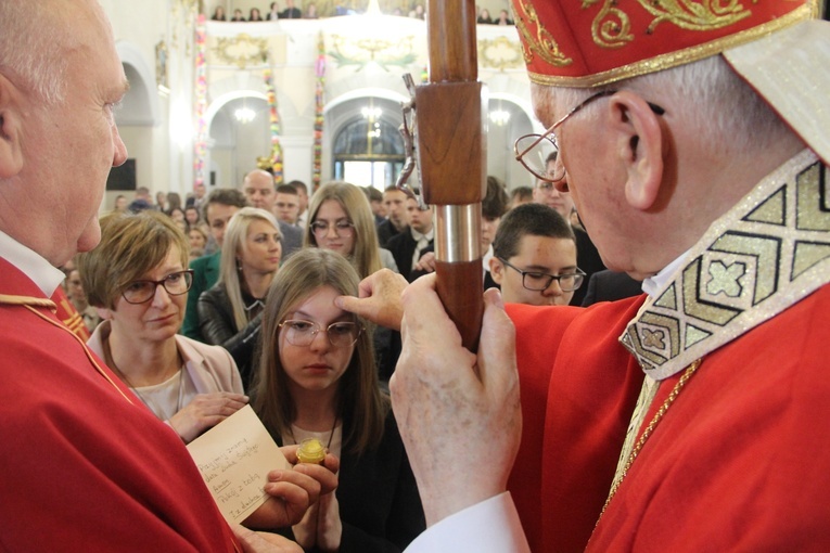 Bierzmowanie w kościele św. Jakuba w Tuchowie