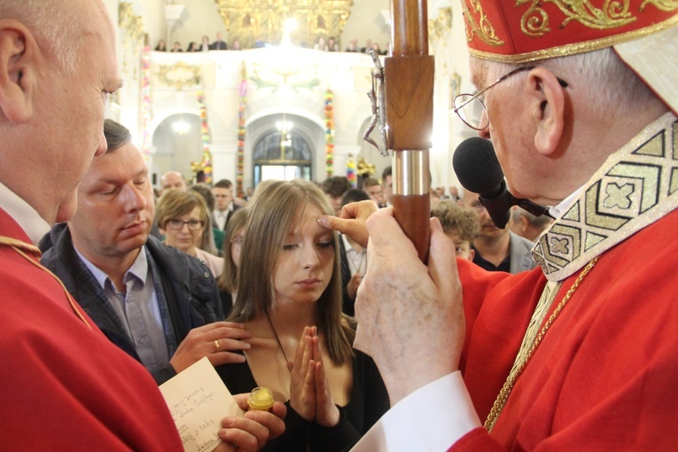 Bierzmowanie w kościele św. Jakuba w Tuchowie