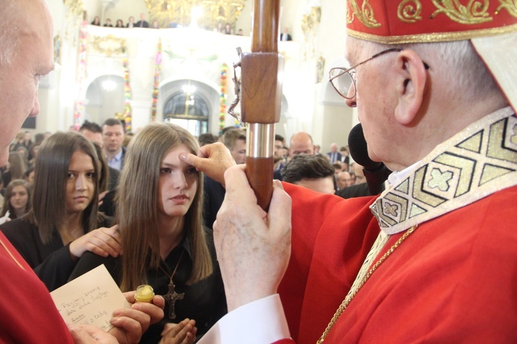 Bierzmowanie w kościele św. Jakuba w Tuchowie