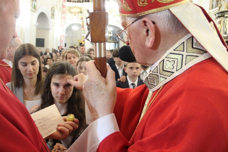 Bierzmowanie w kościele św. Jakuba w Tuchowie