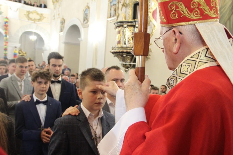 Bierzmowanie w kościele św. Jakuba w Tuchowie