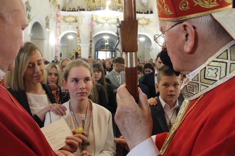 Bierzmowanie w kościele św. Jakuba w Tuchowie