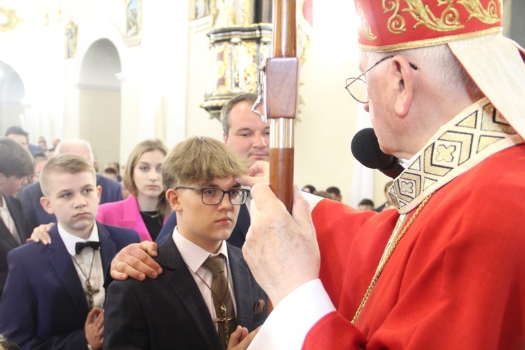 Bierzmowanie w kościele św. Jakuba w Tuchowie