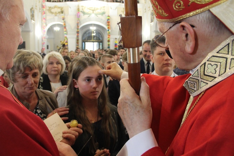 Bierzmowanie w kościele św. Jakuba w Tuchowie