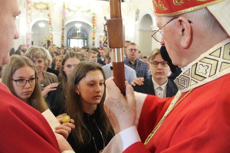 Bierzmowanie w kościele św. Jakuba w Tuchowie