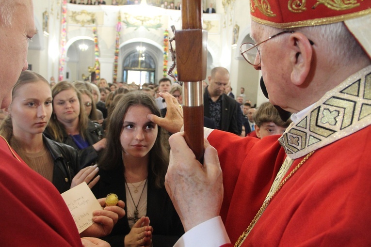 Bierzmowanie w kościele św. Jakuba w Tuchowie