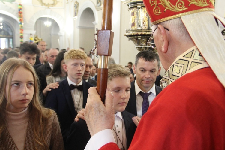 Bierzmowanie w kościele św. Jakuba w Tuchowie