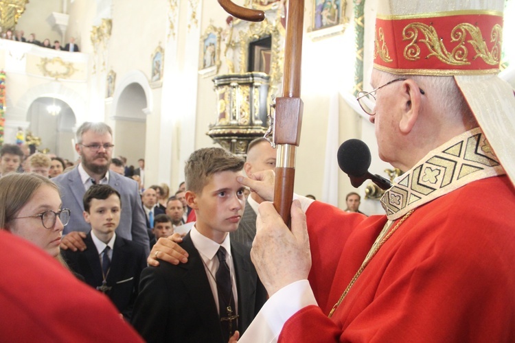 Bierzmowanie w kościele św. Jakuba w Tuchowie