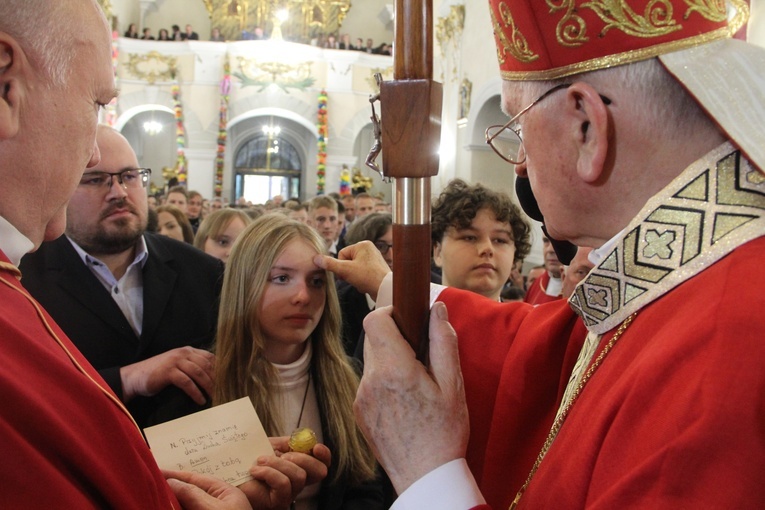 Bierzmowanie w kościele św. Jakuba w Tuchowie