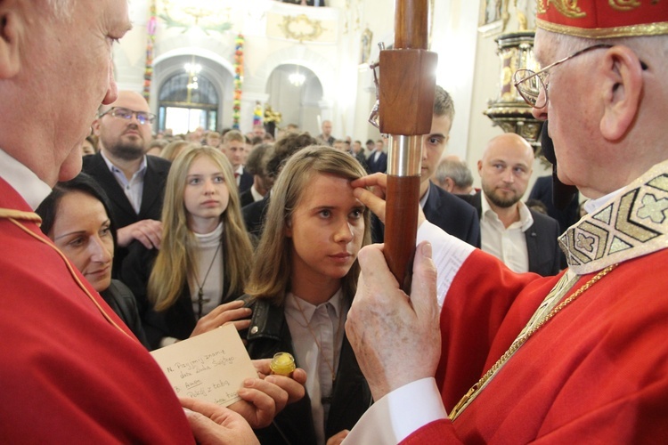 Bierzmowanie w kościele św. Jakuba w Tuchowie