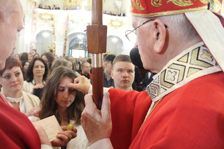 Bierzmowanie w kościele św. Jakuba w Tuchowie