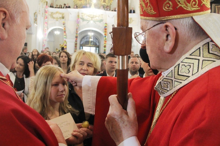 Bierzmowanie w kościele św. Jakuba w Tuchowie