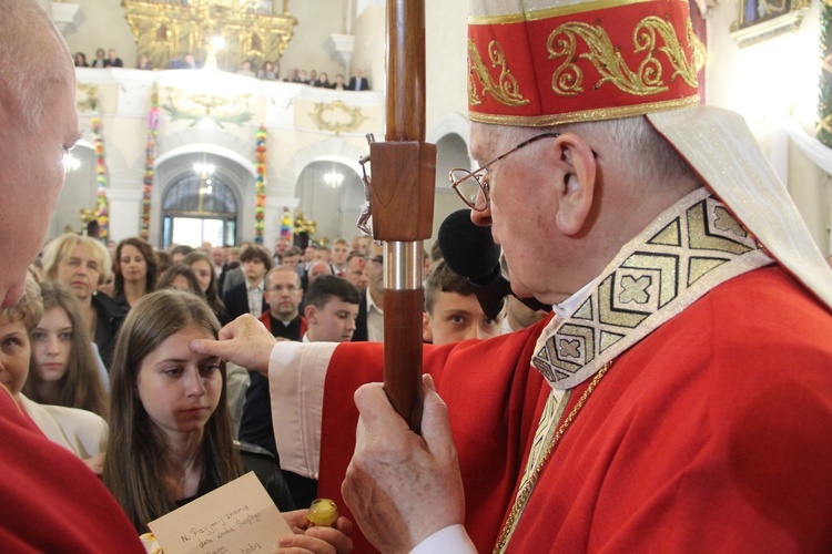 Bierzmowanie w kościele św. Jakuba w Tuchowie