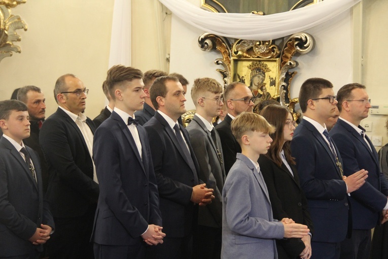 Bierzmowanie w kościele św. Jakuba w Tuchowie