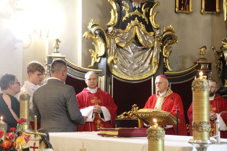 Bierzmowanie w kościele św. Jakuba w Tuchowie