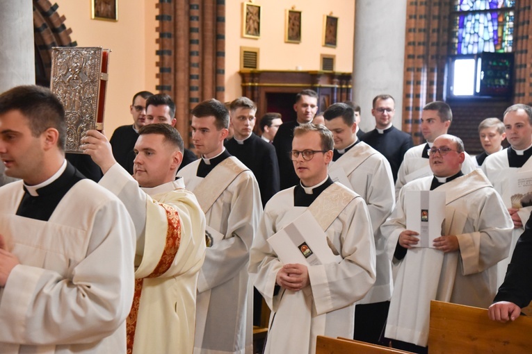 ​Wczoraj złożyli wyznanie wiary, dziś przyjmą święcenia prezbiteratu