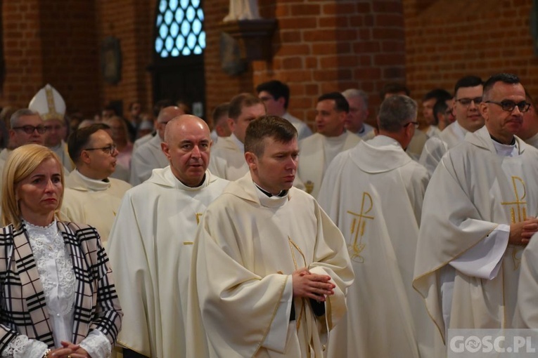 W katedrze trwają święcenia kapłańskie