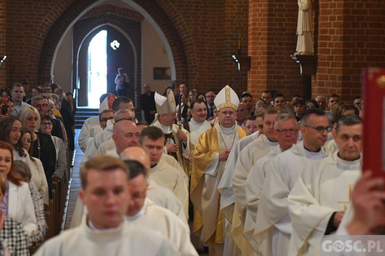 W katedrze trwają święcenia kapłańskie