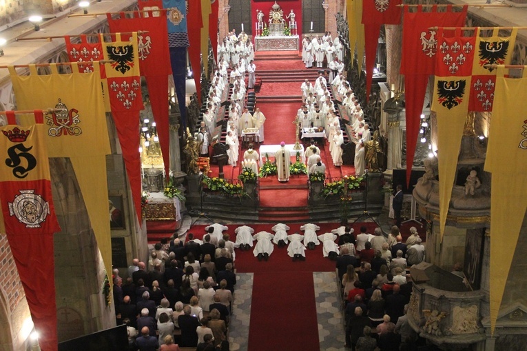 Chwała Panu za nowych prezbiterów!