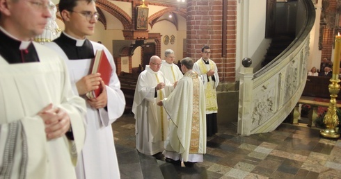 Trzech nowych prezbiterów