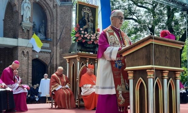 Abp Skworc: Za św. Janem Pawłem II wołam - niech zstąpi Duch Twój i odnowi oblicze ziemi