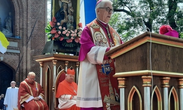 Abp Skworc: Za św. Janem Pawłem II wołam - niech zstąpi Duch Twój i odnowi oblicze ziemi