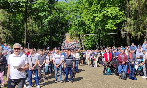 Piekary Śląskie. Tysiące pątników na męskiej pielgrzymce