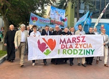 W marszu wzięli przedstawiciele różnych stanów i w różnym wieku. 