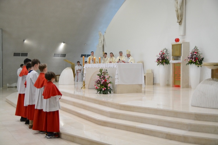 Poświęcenie dzwonów w parafii św. Karola Boromeusza w Opolu