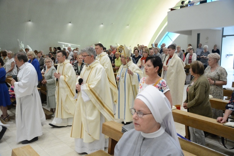 Poświęcenie dzwonów w parafii św. Karola Boromeusza w Opolu