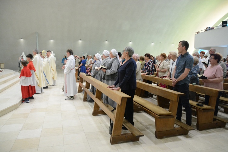 Poświęcenie dzwonów w parafii św. Karola Boromeusza w Opolu