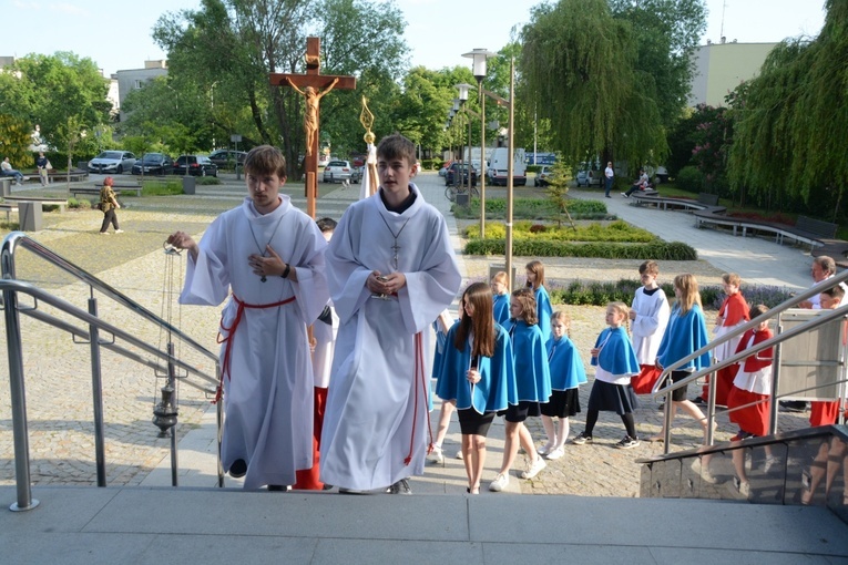 Poświęcenie dzwonów w parafii św. Karola Boromeusza w Opolu