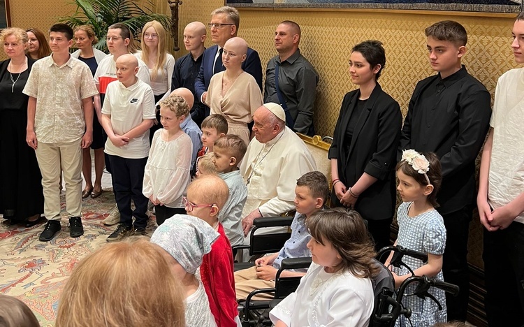 Chore dzieci z Wrocławia u papieża Franciszka