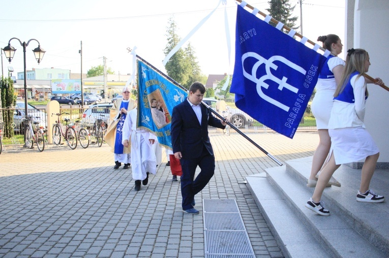 Koronacja kapliczek Pielgrzymującej Matki Bożej w Cisku