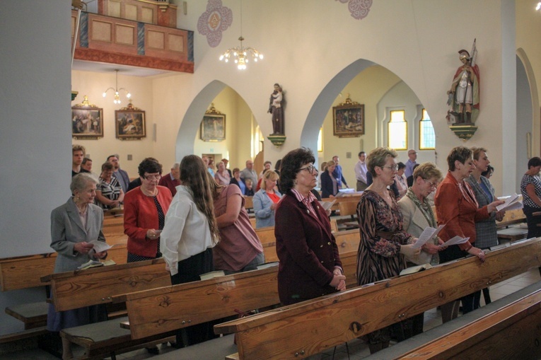 Koronacja kapliczek Pielgrzymującej Matki Bożej w Cisku