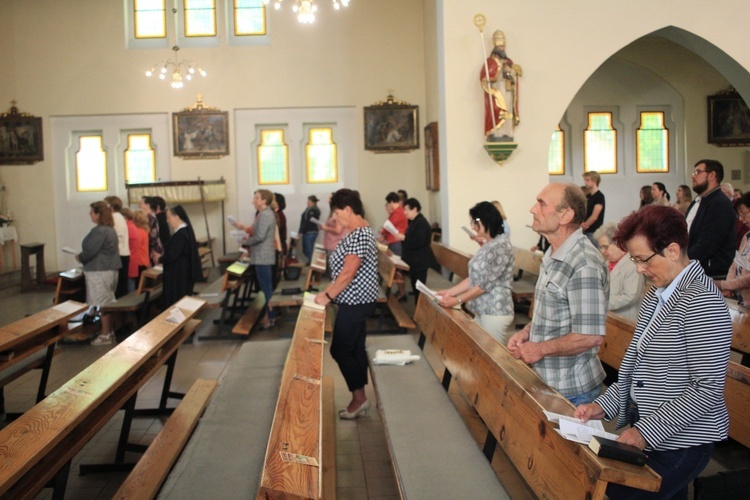 Koronacja kapliczek Pielgrzymującej Matki Bożej w Cisku