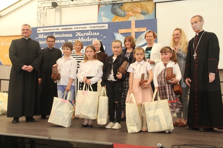 Zabawa. Gala laureatów konkursu "Bł. Karolino, świeć nam przykładem"