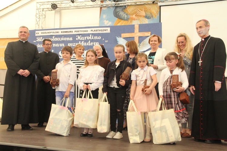 Zabawa. Gala laureatów konkursu "Bł. Karolino, świeć nam przykładem"