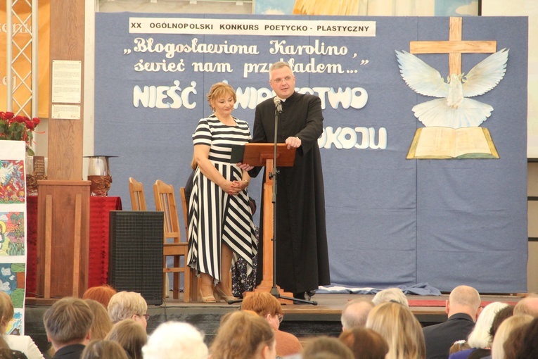 Zabawa. Gala laureatów konkursu "Bł. Karolino, świeć nam przykładem"