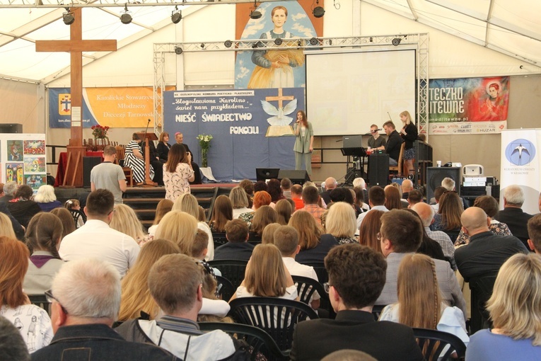 Zabawa. Gala laureatów konkursu "Bł. Karolino, świeć nam przykładem"