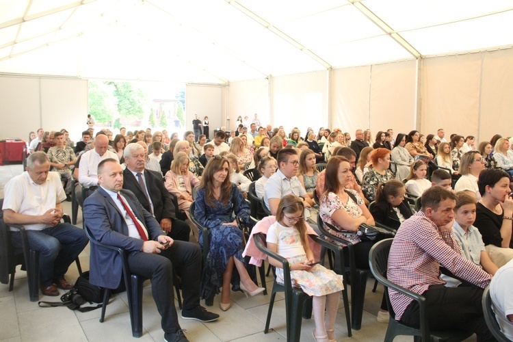 Zabawa. Gala laureatów konkursu "Bł. Karolino, świeć nam przykładem"