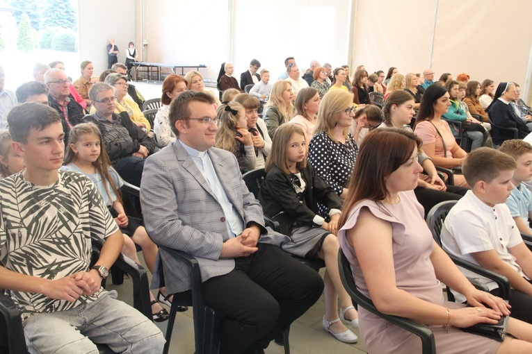 Zabawa. Gala laureatów konkursu "Bł. Karolino, świeć nam przykładem"