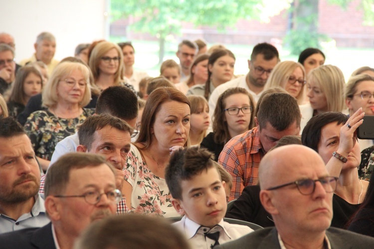 Zabawa. Gala laureatów konkursu "Bł. Karolino, świeć nam przykładem"