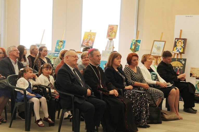 Zabawa. Gala laureatów konkursu "Bł. Karolino, świeć nam przykładem"