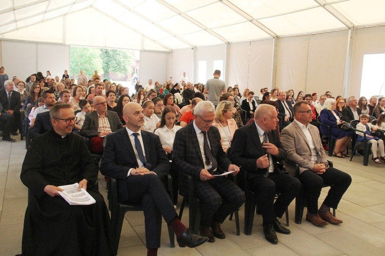 Zabawa. Gala laureatów konkursu "Bł. Karolino, świeć nam przykładem"